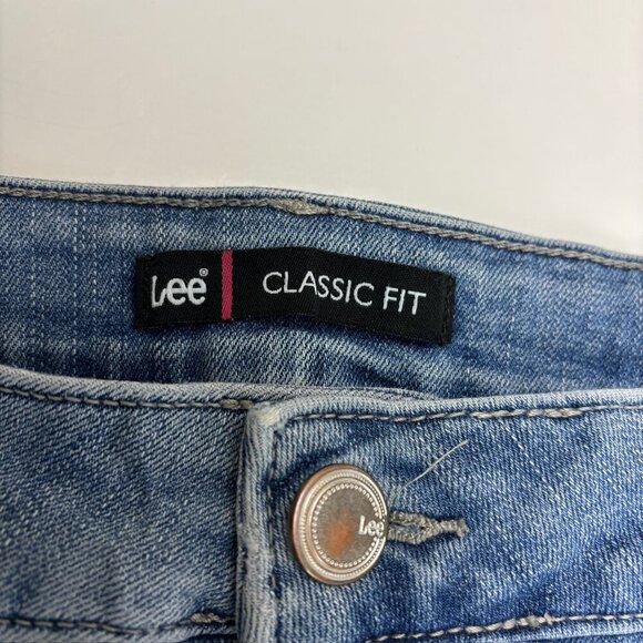 Lee Classic Fit Women's size 14 Medium Wash Blue Denim jeans - Picture 2 of 4